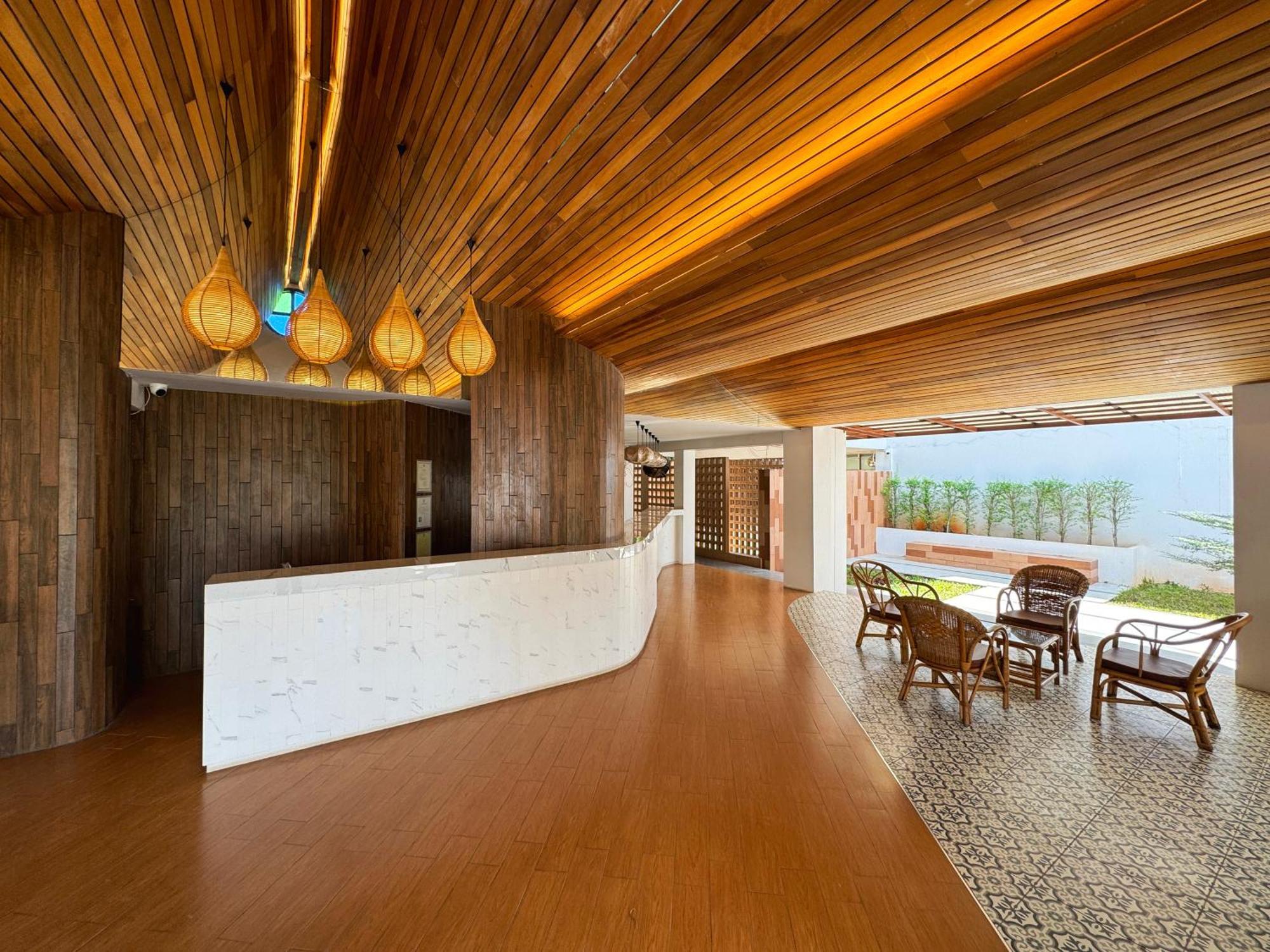 Plernpetch Hotel Surat Thani Dış mekan fotoğraf
