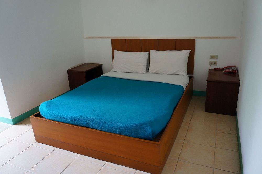 Plernpetch Hotel Surat Thani Dış mekan fotoğraf